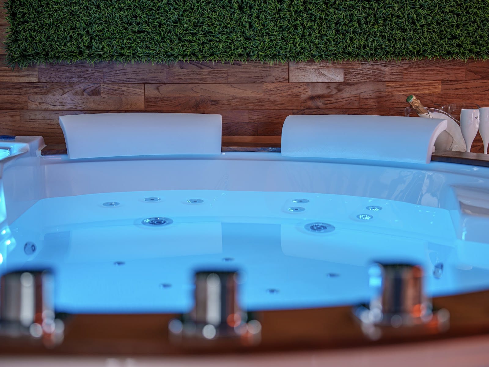 Le Double L – Chambre romantique avec jacuzzi privatif à Cholet dans le Maine et Loire - Photo 5