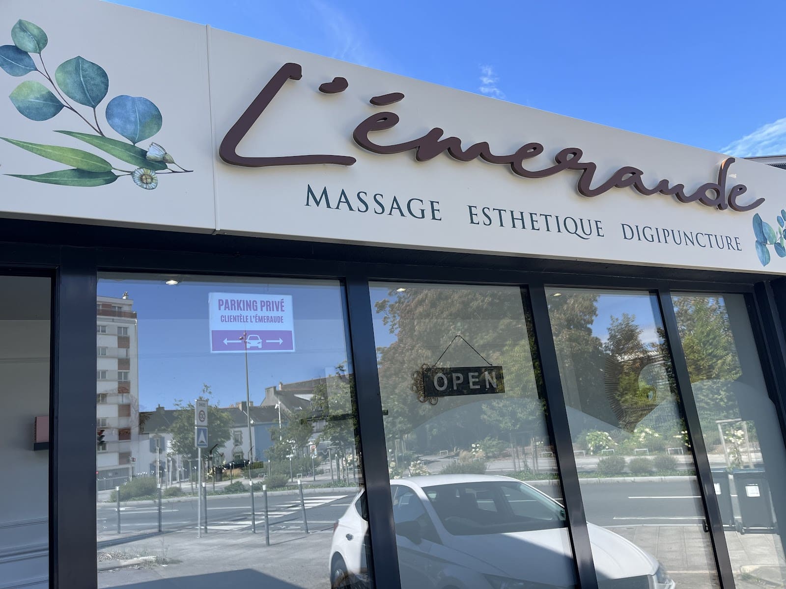 L&rsquo;émeraude Salon de Bien-être privatif Lorient l Digipuncture l Drainage l Massages Visage et Corps l Soins esthétiques - Photo 3