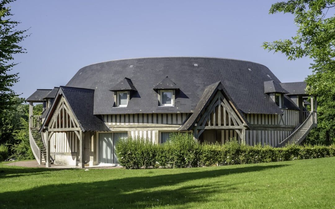 LES MANOIRS DE TOURGÉVILLE Hôtel Piscine & SPA