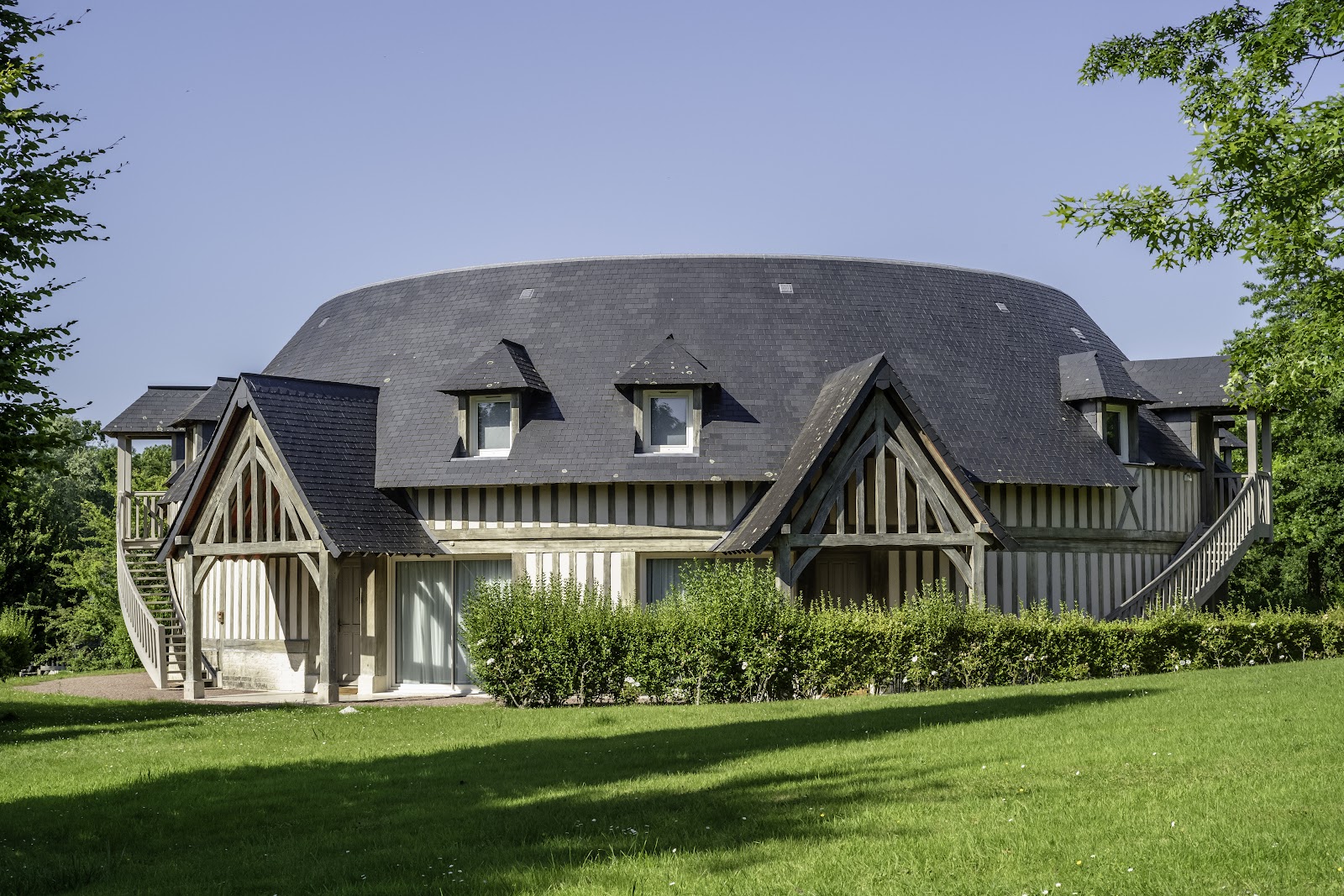 LES MANOIRS DE TOURGÉVILLE Hôtel Piscine & SPA - Photo 1
