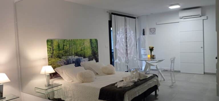 L&rsquo;étincelle – Love Room & SPA privatif – Saint Christol les Alès - Photo 2
