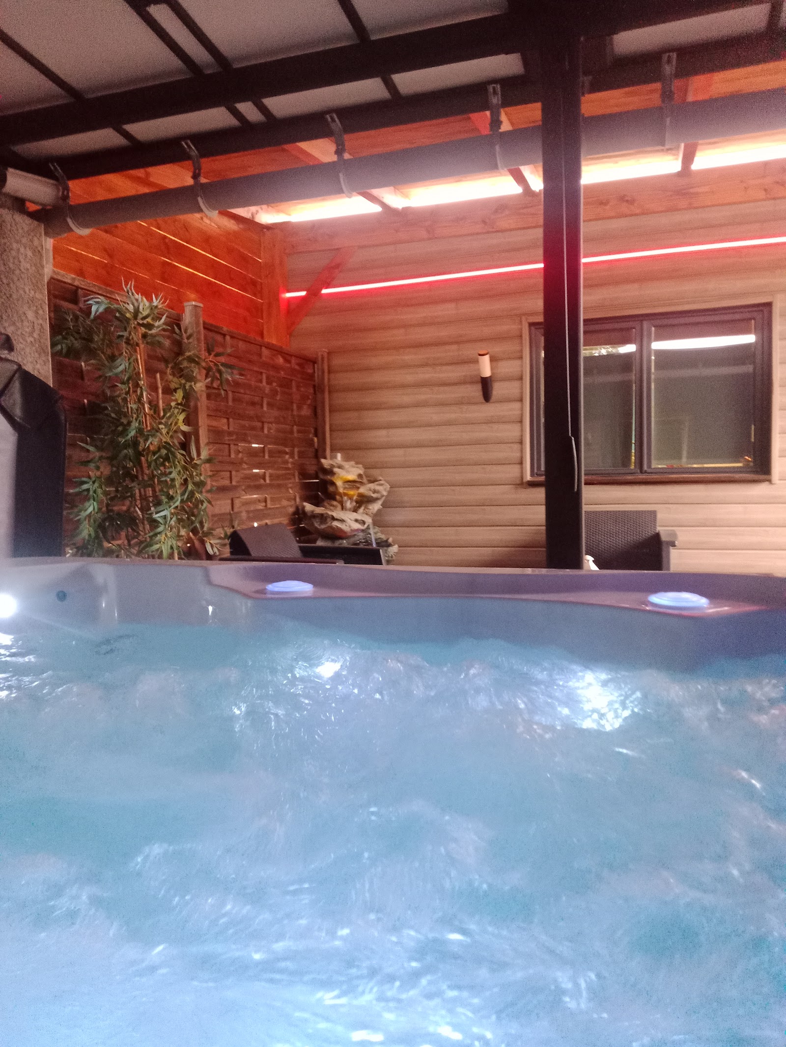 L&rsquo;étincelle – Love Room & SPA privatif – Saint Christol les Alès - Photo 3