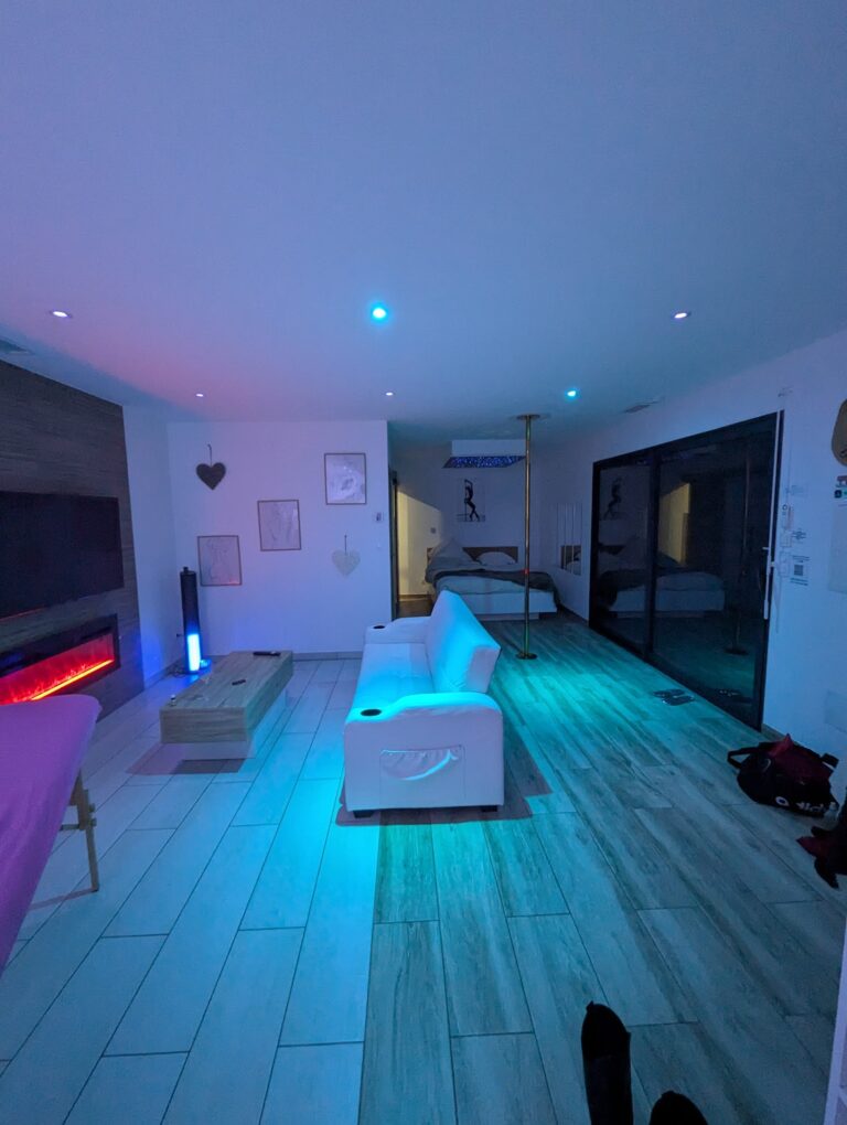 L&rsquo;Olympe des Sens: Love Room avec spa, Love hôtel, week-end romantique, nuit en amoureux, proche plage dans l&rsquo;Hérault - Photo 3