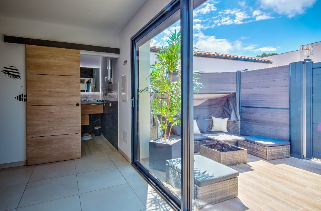 L&rsquo;Olympe des Sens: Love Room avec spa, Love hôtel, week-end romantique, nuit en amoureux, proche plage dans l&rsquo;Hérault - Photo 6