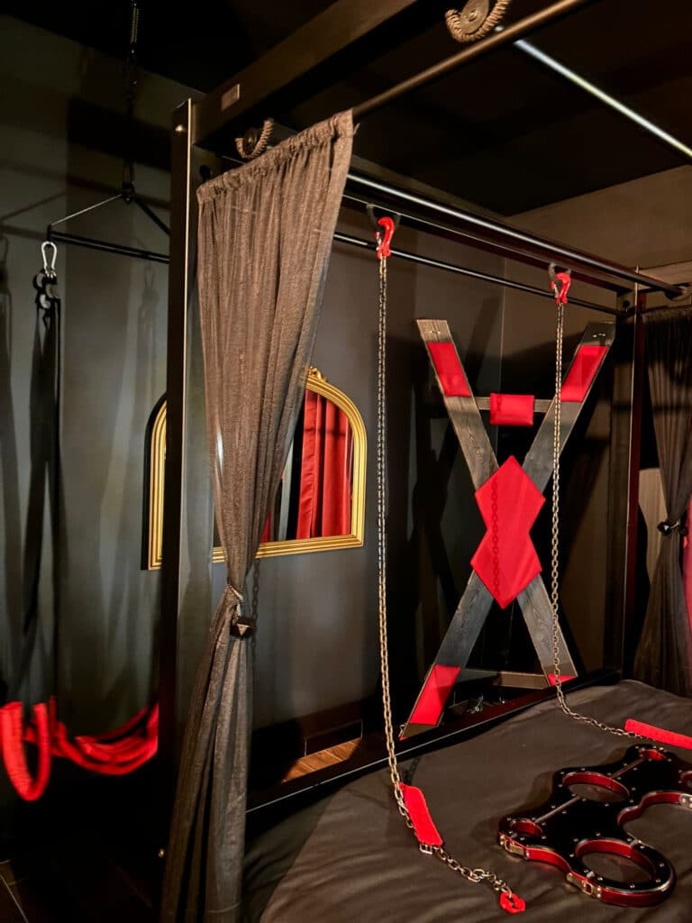 Love Room et Secret Room BDSM – Les Suites Gaillardes – Brive - Photo 3