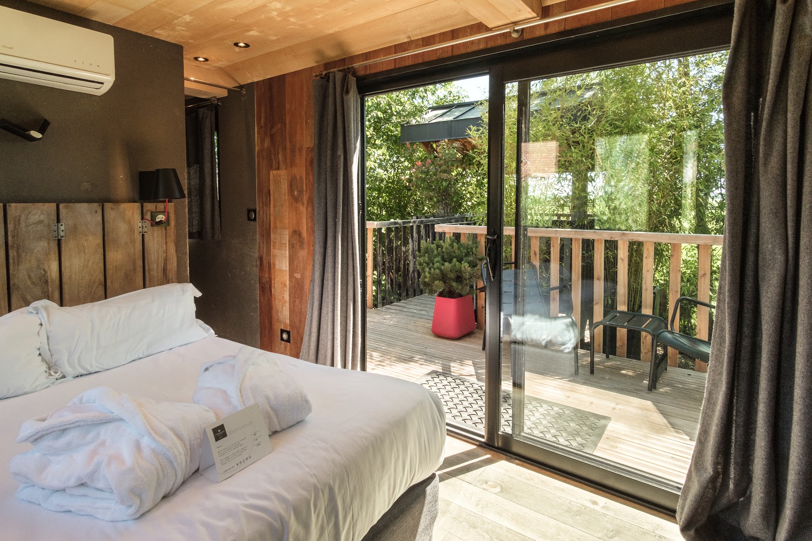 Nuit Insolite en Bourgogne | Roulotte Premium avec Spa Privatif | Le Refuge - Photo 2