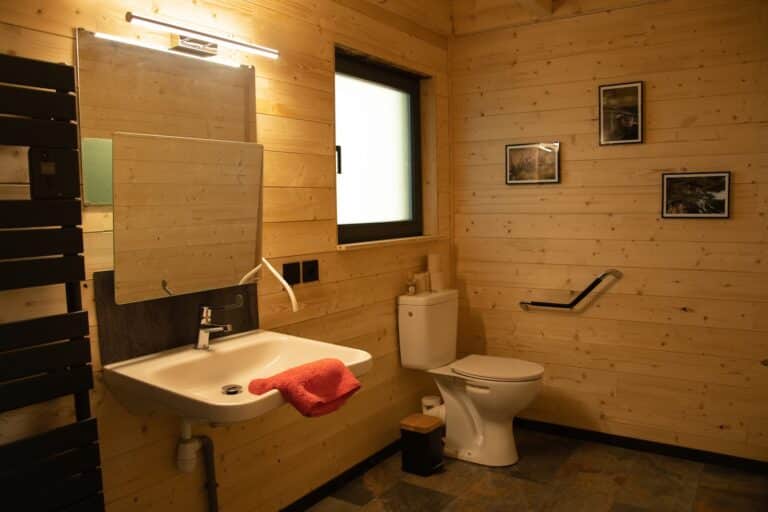 Refuge Insolite en Bugey – Logements insolites, Spa, Célébrations/privatisation du lieu, Stages & séminaires, Séjours adaptés - Photo 3