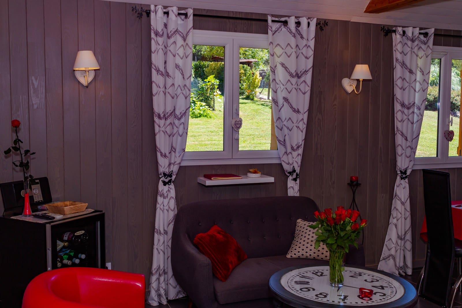 Rev&rsquo;aubois : Love Room, Chambre d&rsquo;hôtes, avec spa, nuit insolite, week-end romantique, proche Brive-la-Gaillarde en Corrèze - Photo 5